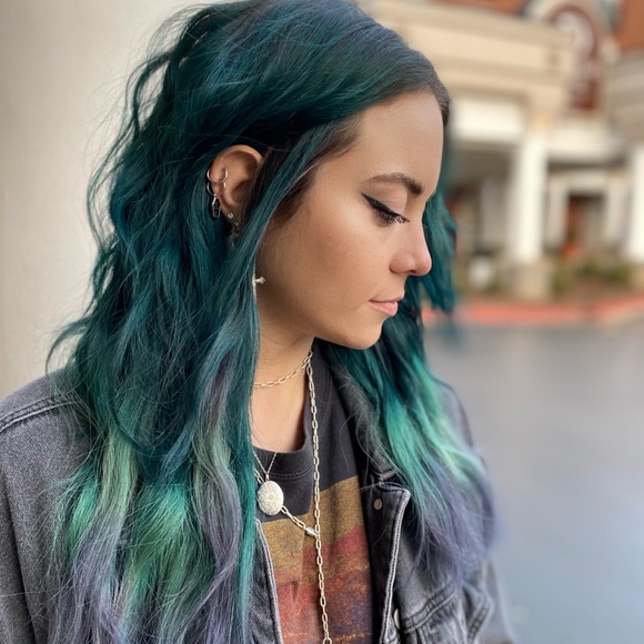 Meet your Posher, Liz - Picture 2 of 2